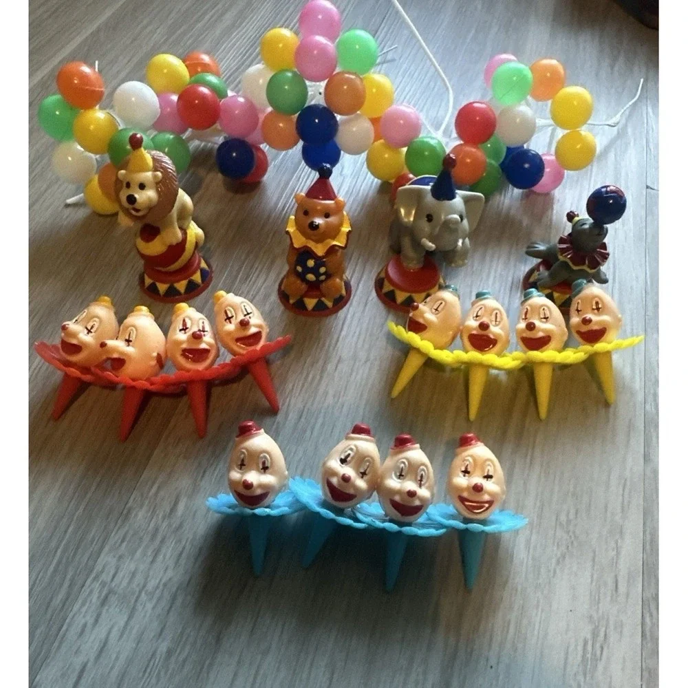 Cake Toppers Vintage 5 Balloon Clusters, 12 Clown Heads, Circus Animals